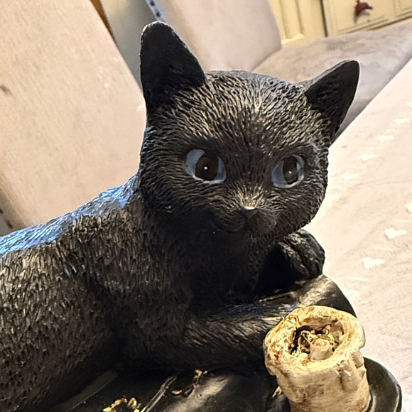 Ashland Black Cat Figurine on Books with Candle - Picture 2 of 3